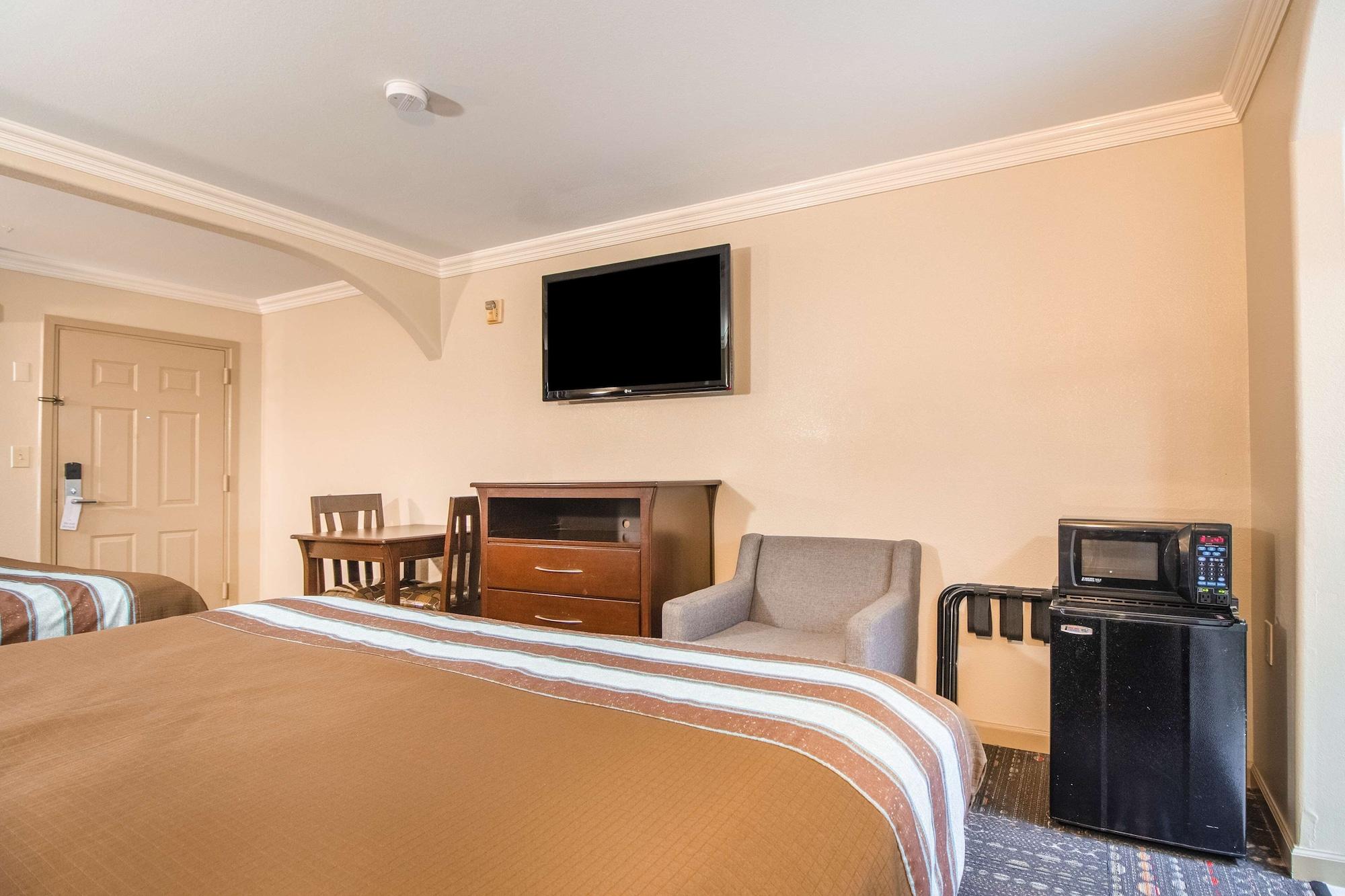 Americas Value Heights At I-45 Motel 2*