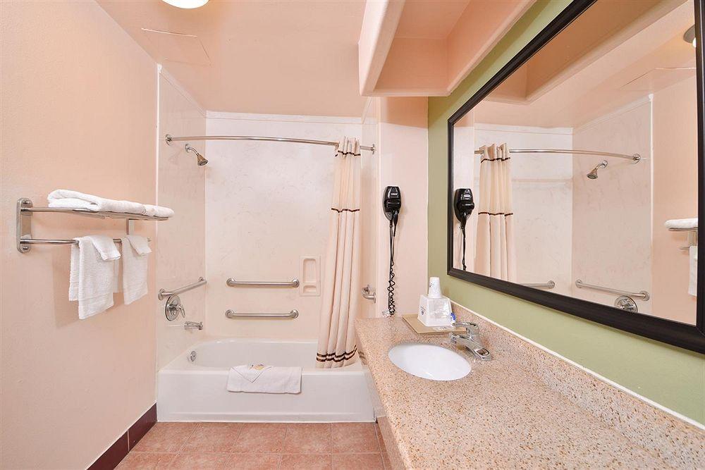 Americas Value Heights At I-45 Motel Houston