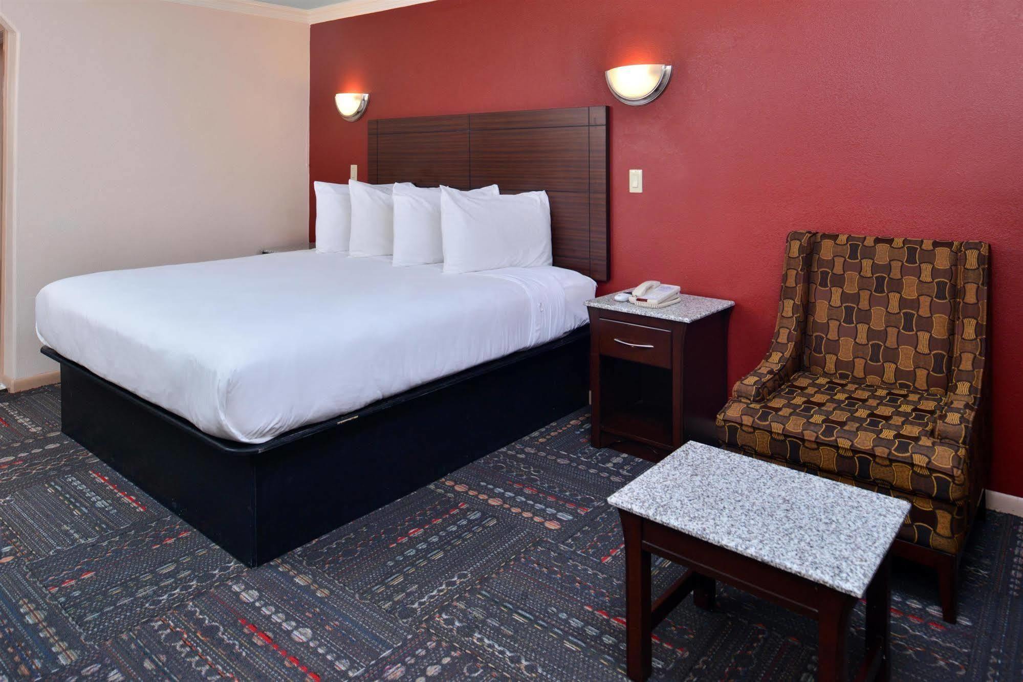Motel Americas Value Heights At I-45 2*